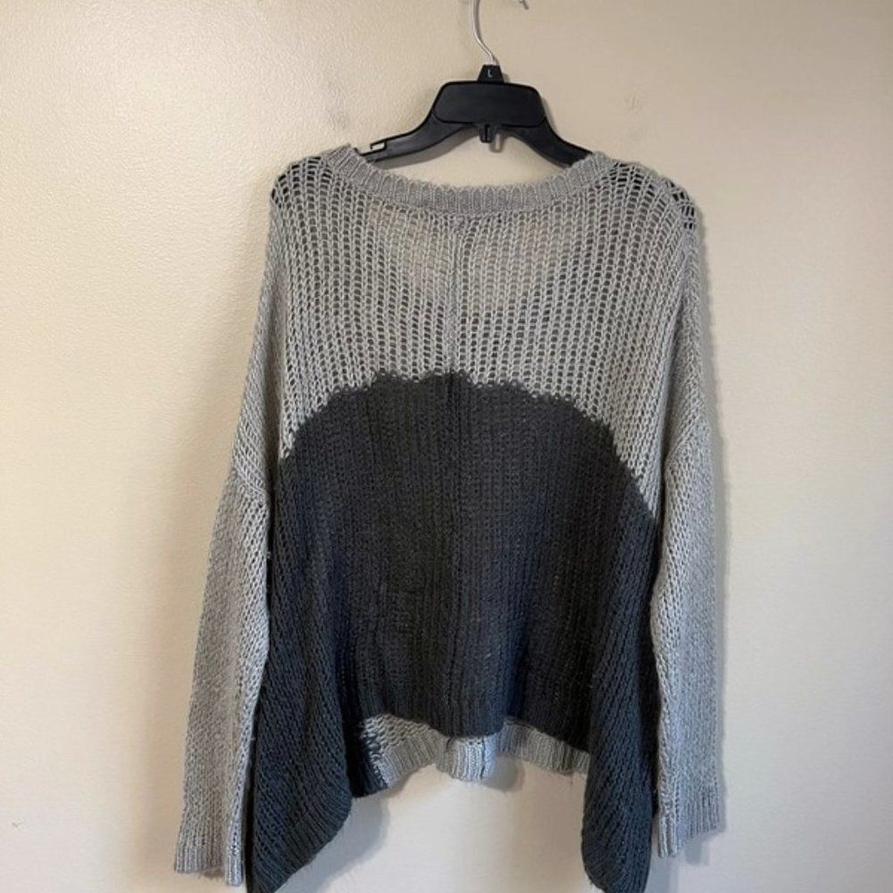 Listicle M/L sweater - Picture 7 of 7